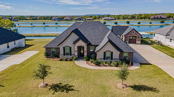 3916 Upper Lake Circle, Granbury, TX 76049