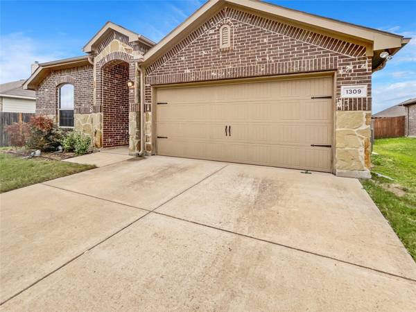 1309 Shelley Drive, Burleson, TX 76028