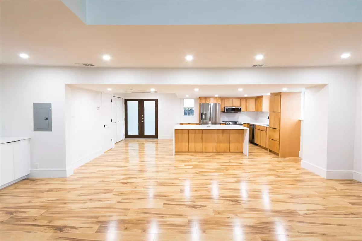 Dallas, TX 75230,10223 Regal Oaks Drive #10223