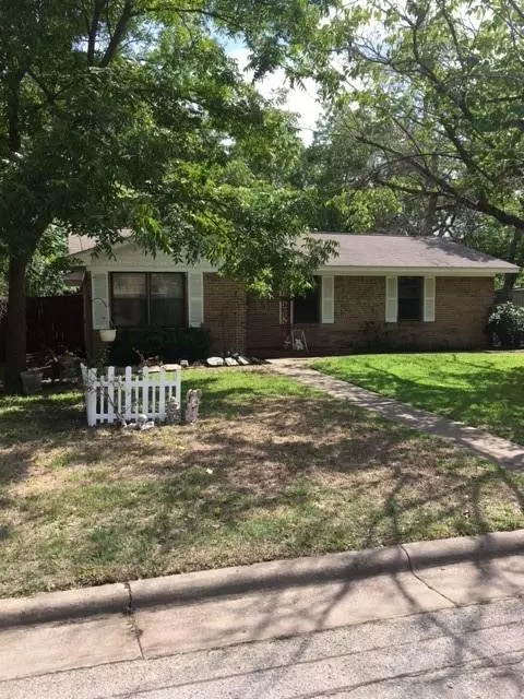 1504 Lyndale Drive, Ennis, TX 75119