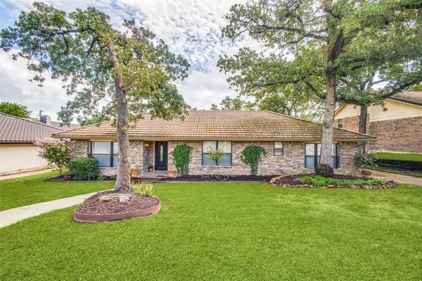 15 Crestwood Drive, Trophy Club, TX 76262