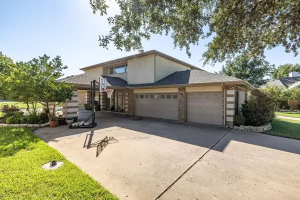 Fort Worth, TX 76137,6304 Mesa Ridge Drive