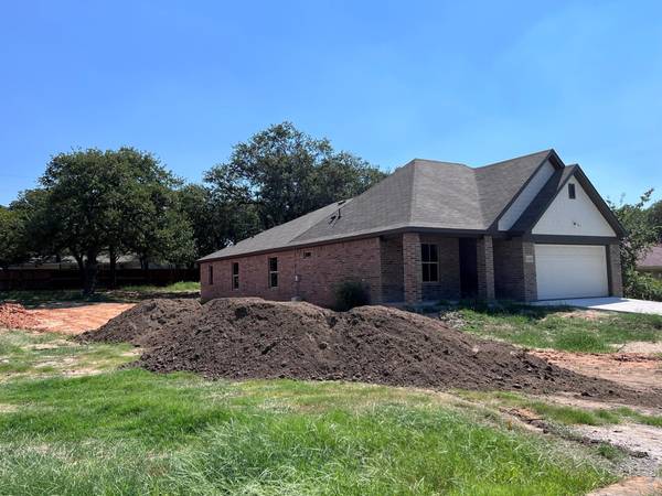 312 Maplewood Street, Azle, TX 76020