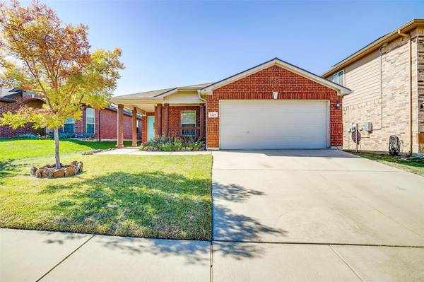 5229 Mirror Lake Drive, Haltom City, TX 76117