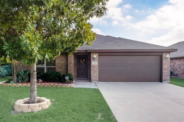 153 Spring Hollow Drive, Saginaw, TX 76131