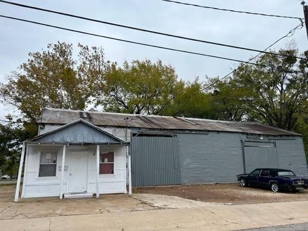 111 E Price Street, Paris, TX 75460