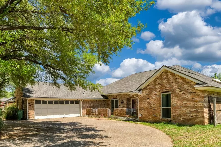 3401 Bridlegate Drive, Arlington, TX 76016