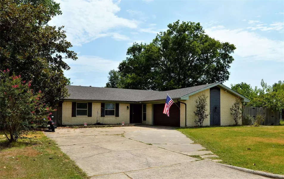 2721 Tanglewood Drive, Commerce, TX 75428