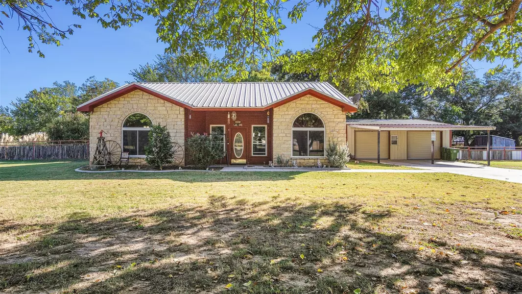 1110 E 6th Street, Springtown, TX 76082