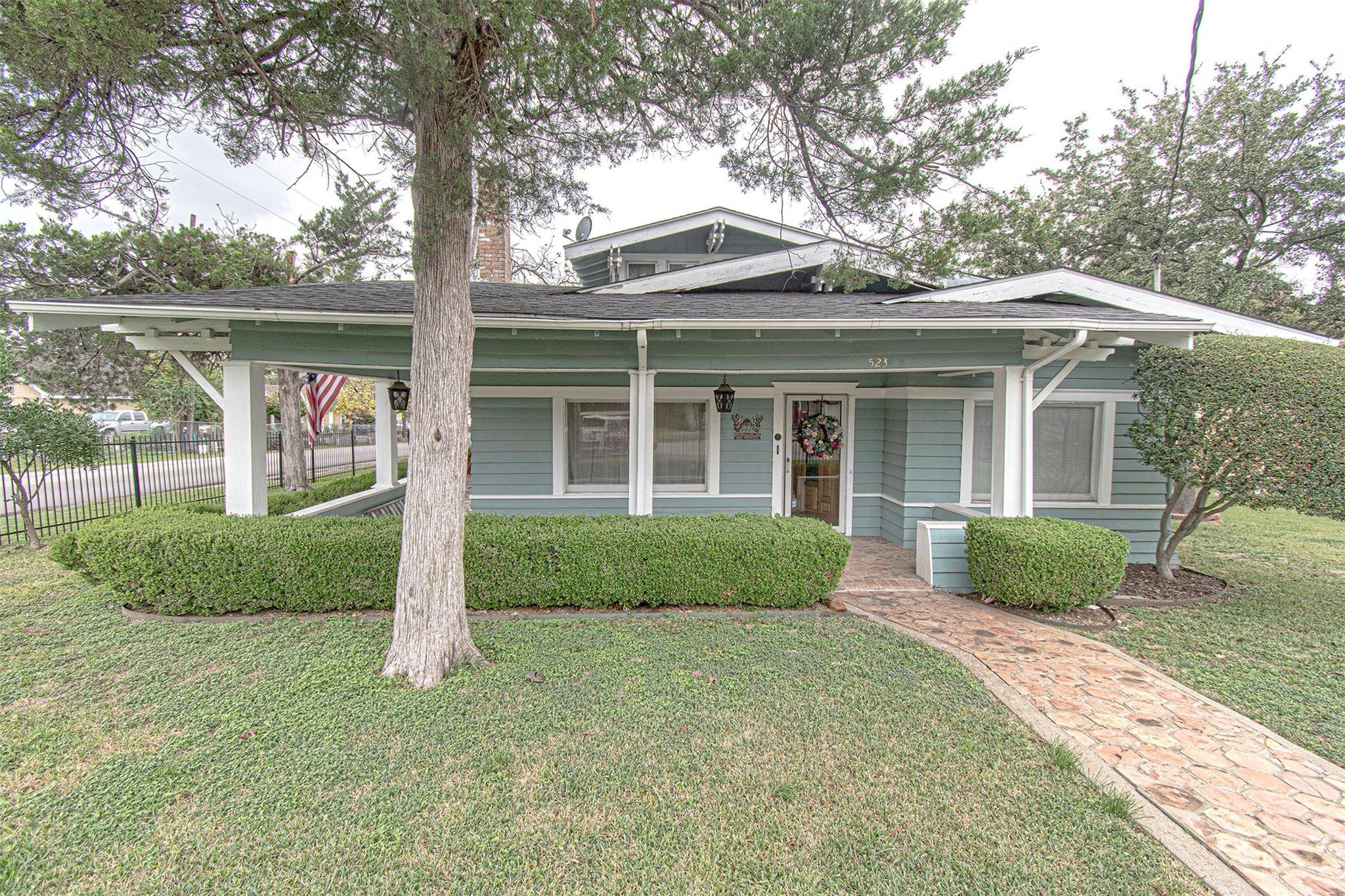 523 Marshalldell Avenue, Dallas, TX 75211