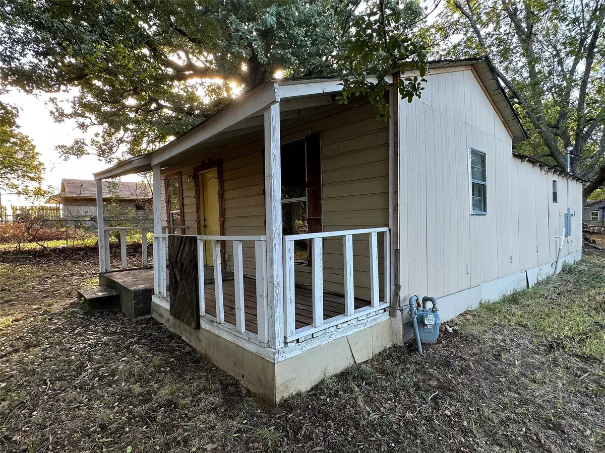 Denison, TX 75020,906 W Wilde Street