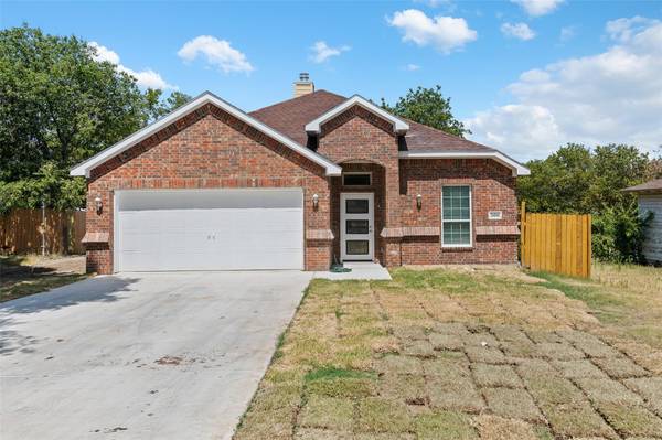 306 NE 37th Street, Grand Prairie, TX 75050