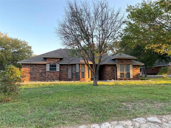 304 Bonita Drive, Granbury, TX 76049