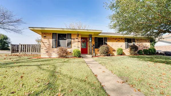 1204 Sundale Street, Ennis, TX 75119