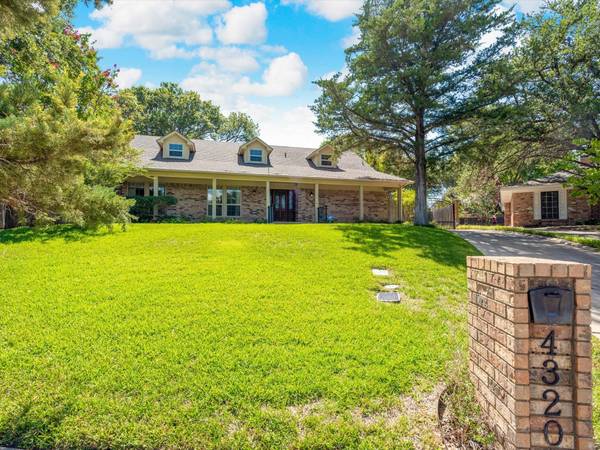 4320 Ridglea Country Club Drive, Benbrook, TX 76126