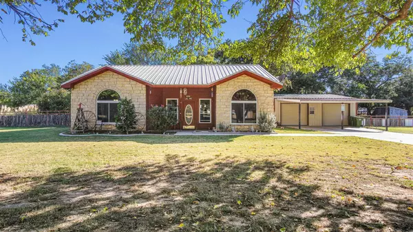 1110 E 6th Street, Springtown, TX 76082