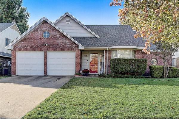 2815 Harvard Drive, Grand Prairie, TX 75052