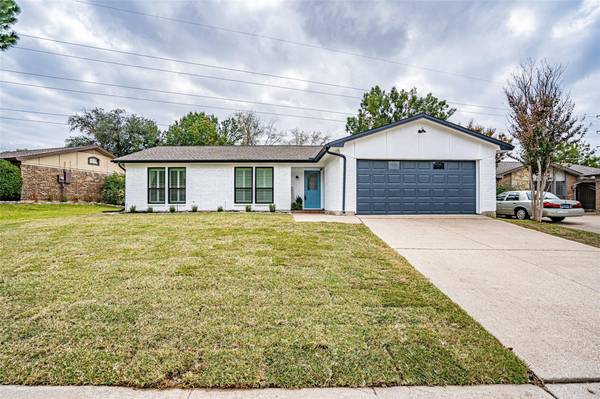 2808 Cummings Drive, Bedford, TX 76021