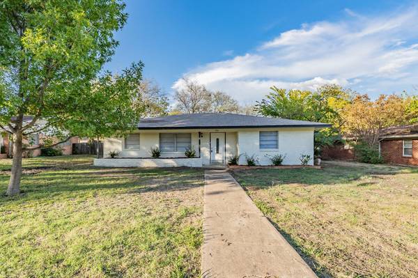 930 Danish Drive, Grand Prairie, TX 75050