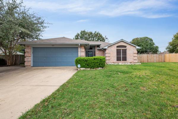 829 Meadowview Court, Burleson, TX 76028