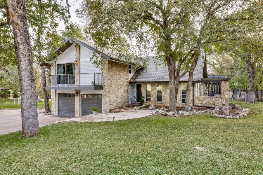 2100 Boca Vista Drive, Granbury, TX 76048