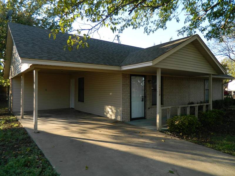 309 N Pecan Street N, Leonard, TX 75452