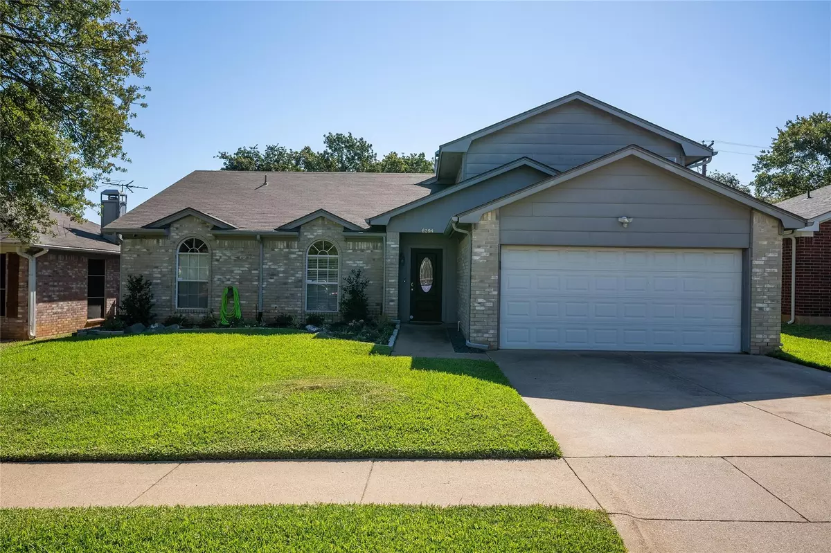 Arlington, TX 76017,6204 Vista Wood Drive