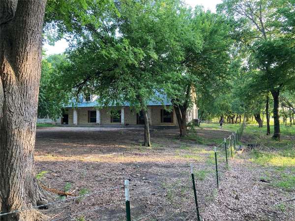 1824 Dale Acres Road, Italy, TX 76651