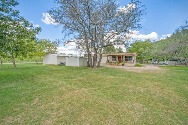 Comanche, TX 76442,101 Live Oak Lane