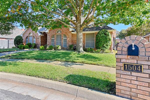 1504 Forest Meadows Court, Bedford, TX 76021