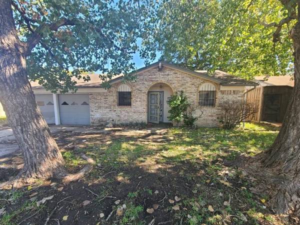 1922 Northlake Drive, Garland, TX 75040