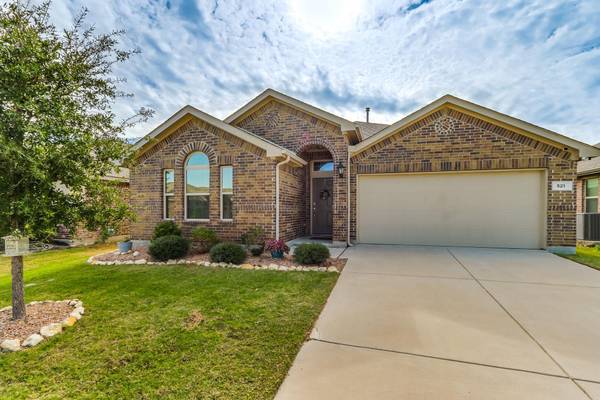 521 Saguaro Drive, Fort Worth, TX 76052