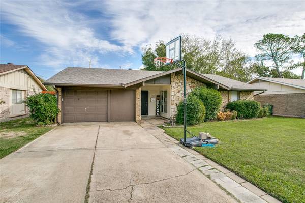 117 Edgewood Drive, Lewisville, TX 75067