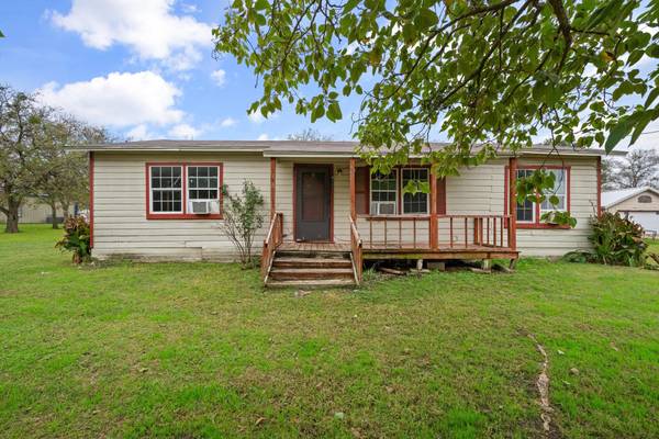 411 N Wyrick Street, Frost, TX 76641