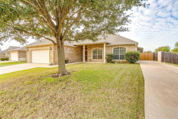 477 Mesa Vista Drive, Crowley, TX 76036