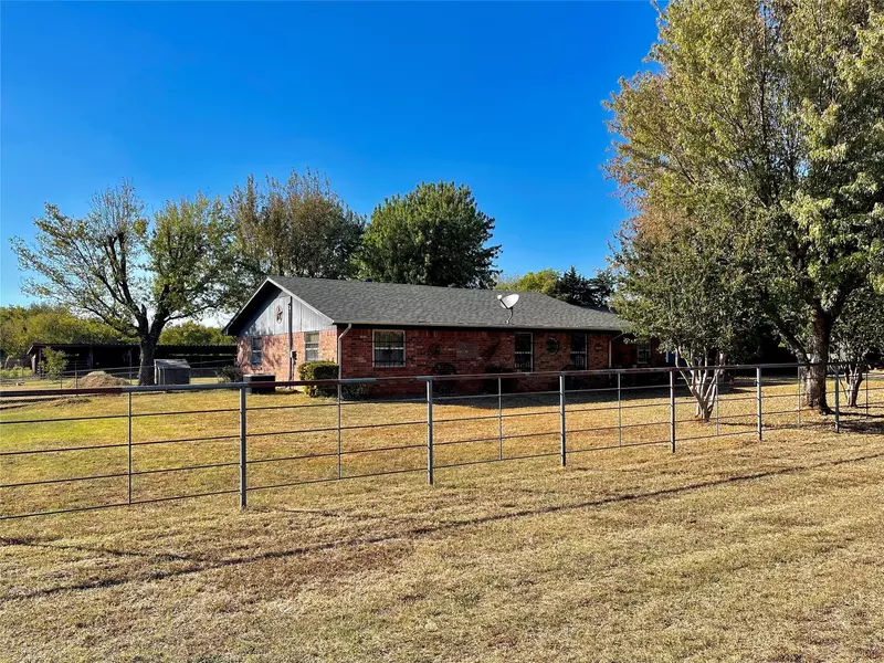 121 Stagecoach Trail, Denison, TX 75021