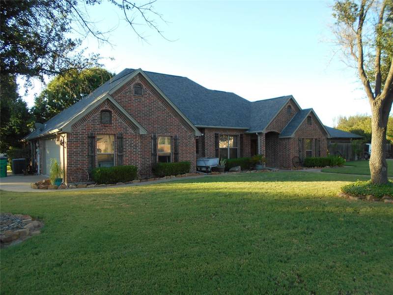 800 Maplewood Court, Stephenville, TX 76401