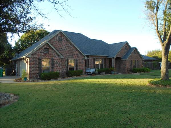 800 Maplewood Court, Stephenville, TX 76401