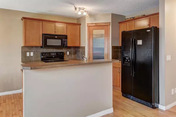 Calgary, AB T3K 0J6,133 Covecreek Close NE