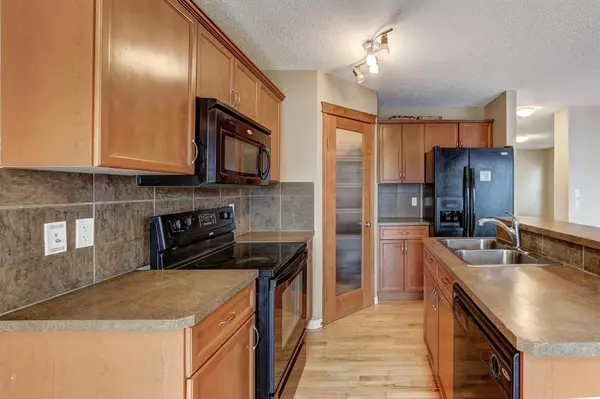 Calgary, AB T3K 0J6,133 Covecreek Close NE