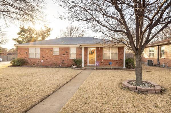 1001 Zelda Drive, Hurst, TX 76053