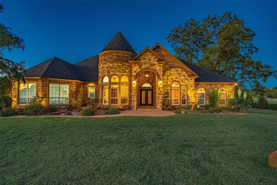 1206 E Scandinavian Court, Granbury, TX 76048