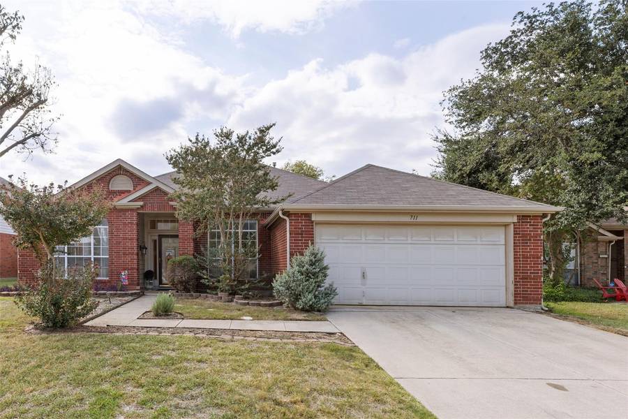 711 River Oak Way, Lake Dallas, TX 75065