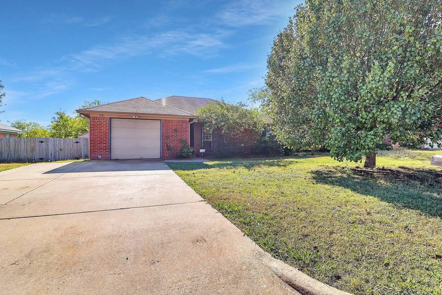 108 Janis Street, Alvarado, TX 76009