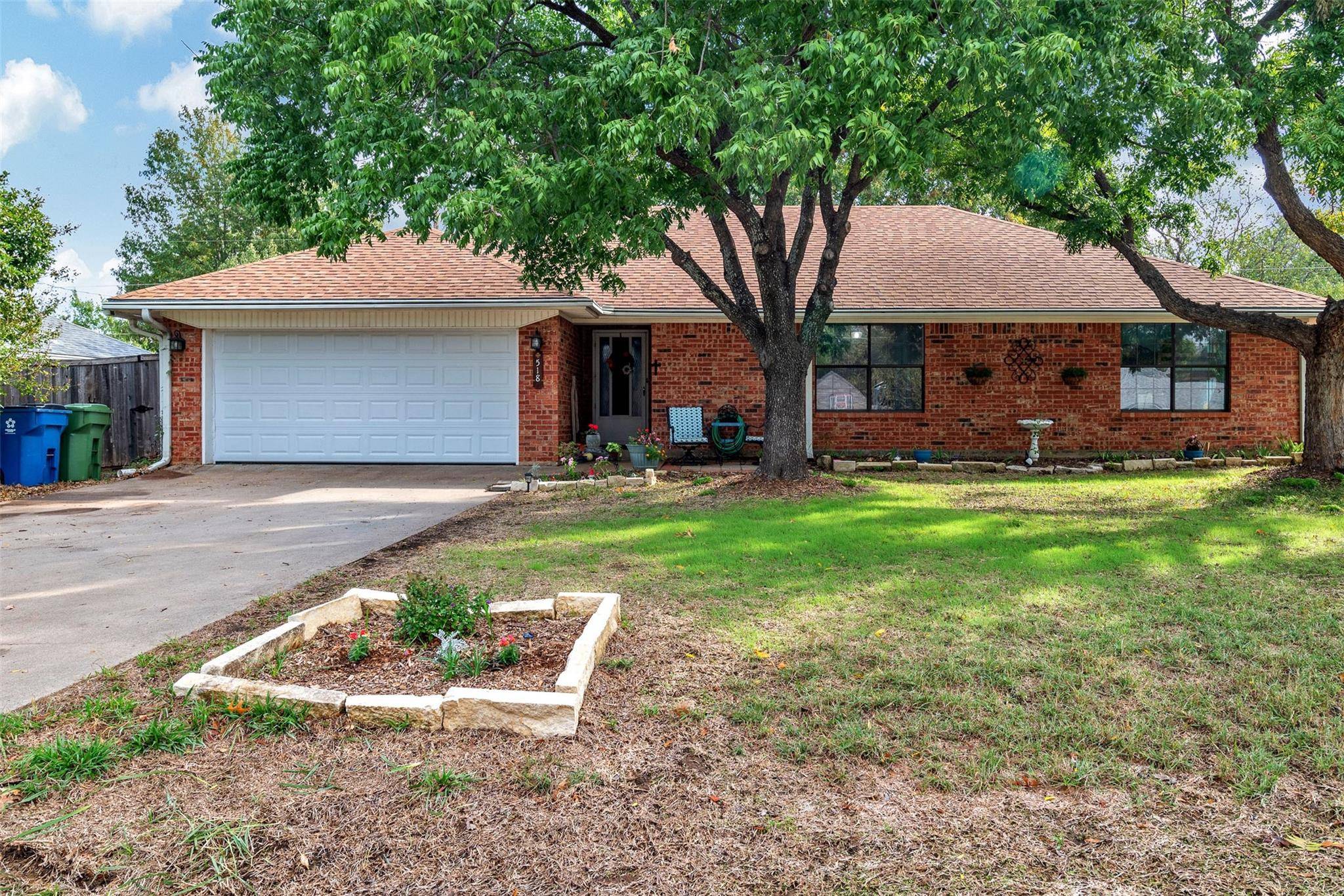 518 Meadowbrook Street, Lake Dallas, TX 75065