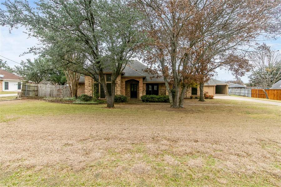 504 Roaring Creek Drive, Oak Leaf, TX 75154