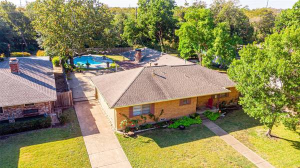 118 W Woodbury Drive, Garland, TX 75041