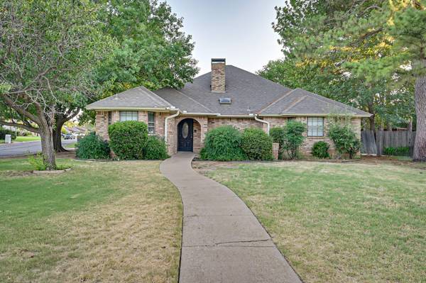 928 Kingston Drive, Mansfield, TX 76063