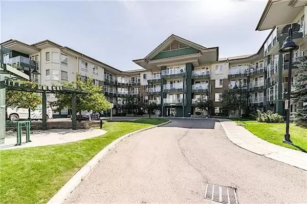 Calgary, AB T2L 0Y2,3111 34 AVE NW #106