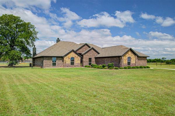 205 Lavender Court, Springtown, TX 76082